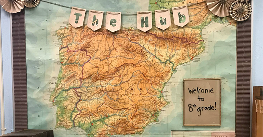 Image of a classroom bulletin board with a map of Spain.