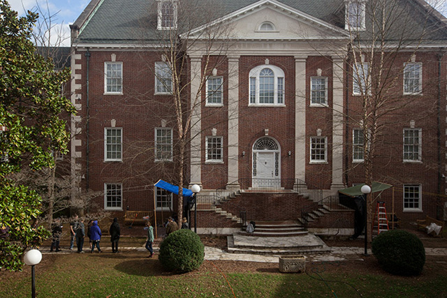 Kentucky Museum Courtyard with HAD artists.