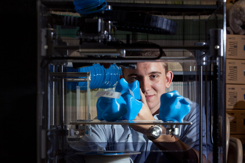 printing objects student with printer