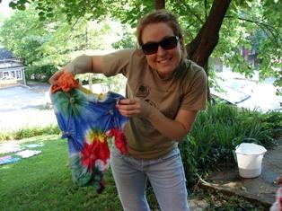 Lindsey Thurman tie-dying t-shirts